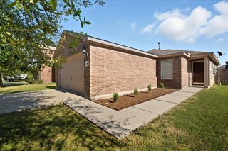 910 Paradise Road, Baytown, TX 77521