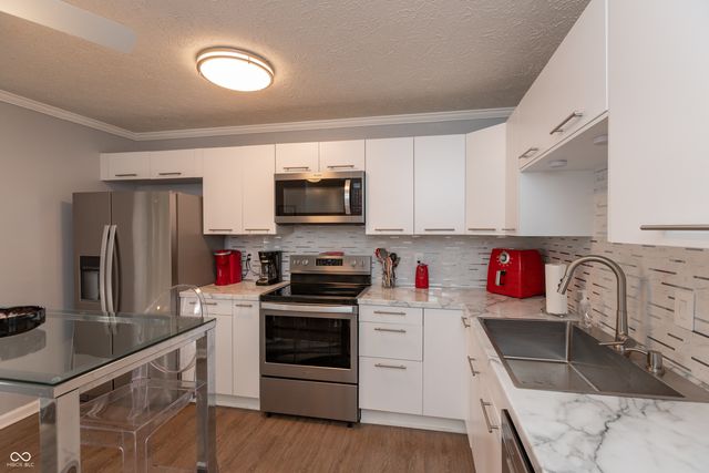 11 Eastern Avenue, Brownsburg, IN 46112