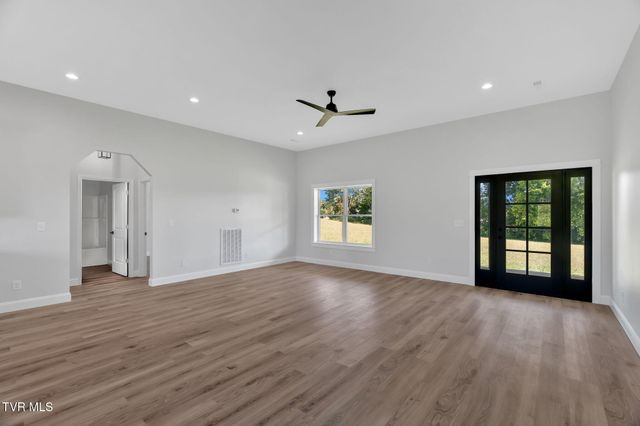 1950 Erwin Highway, Greeneville, TN 37745