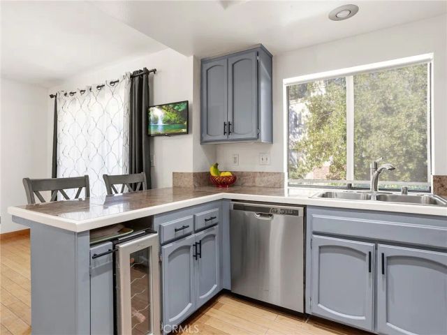 7100 Balboa Boulevard 805, Lake Balboa, CA 91406