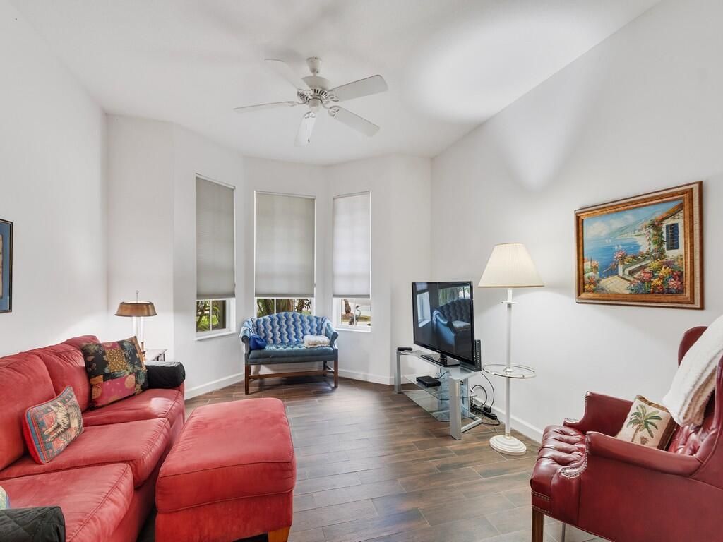 Image 3 of property listing at 3830 Nags Head Place SW, Vero Beach, FL 32968
