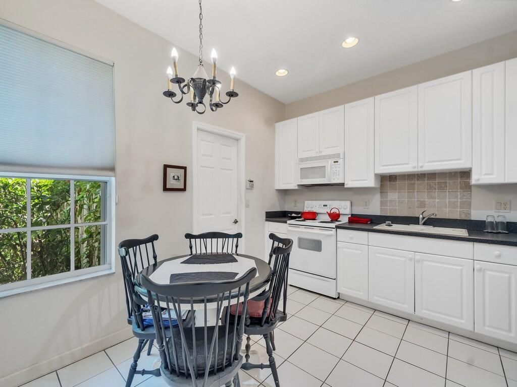 Image 8 of property listing at 3830 Nags Head Place SW, Vero Beach, FL 32968