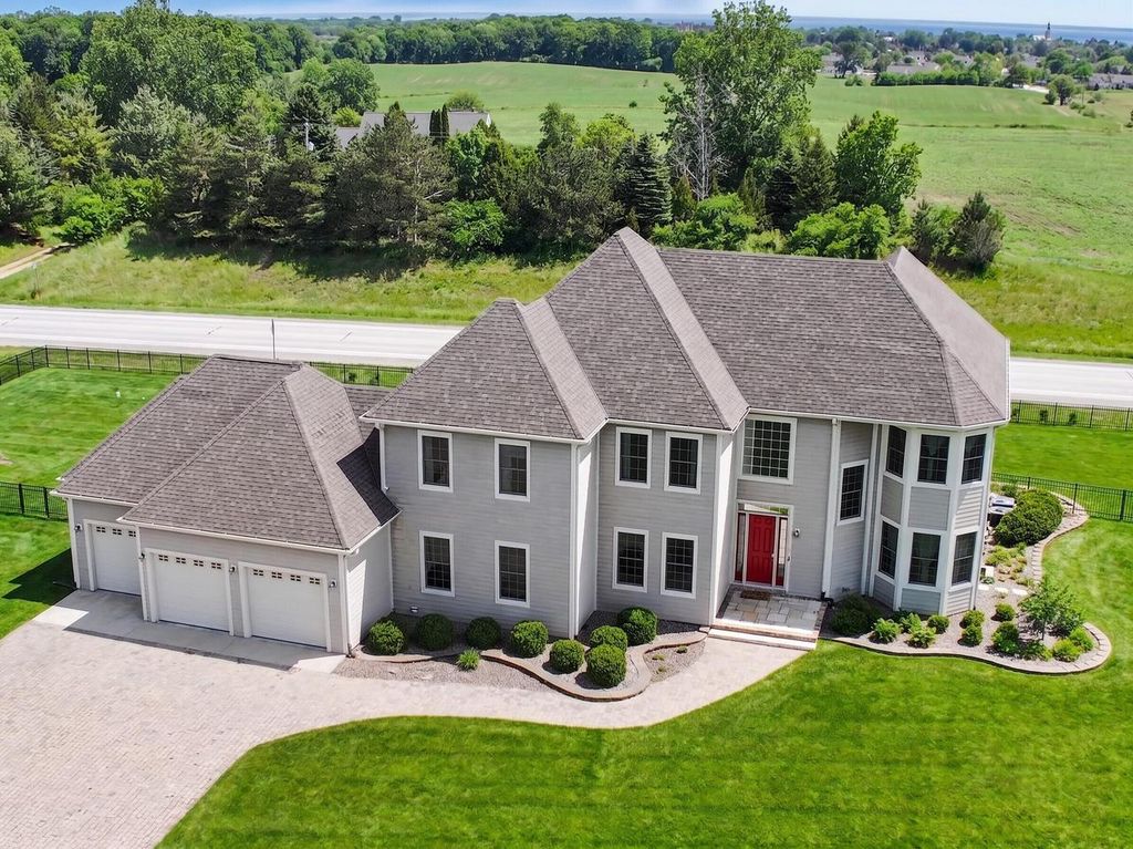 3268 Bay Hill ROAD, Port Washington, WI 53074