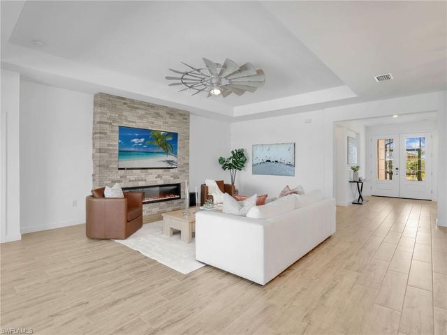 18320 Ridgeline DR, Estero, FL 33928