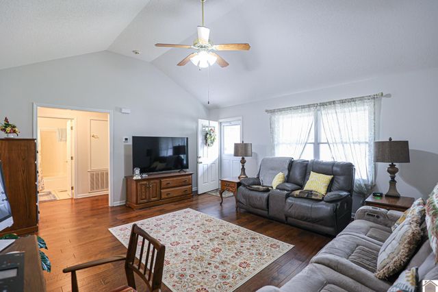 1825 Creekview Cv, Paducah, KY 42003