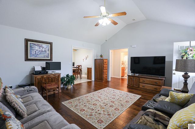 1825 Creekview Cv, Paducah, KY 42003