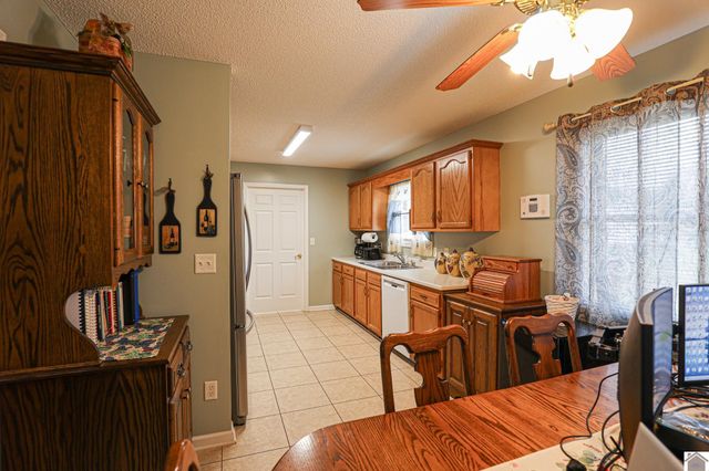 1825 Creekview Cv, Paducah, KY 42003