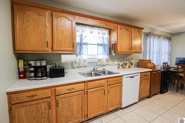 1825 Creekview Cv, Paducah, KY 42003