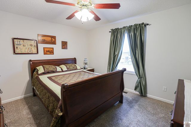 1825 Creekview Cv, Paducah, KY 42003