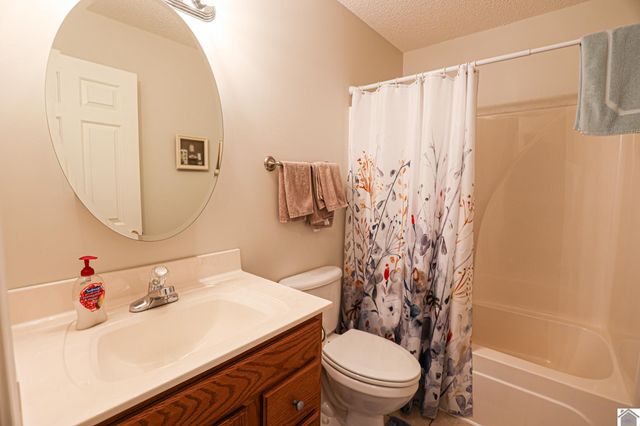 1825 Creekview Cv, Paducah, KY 42003