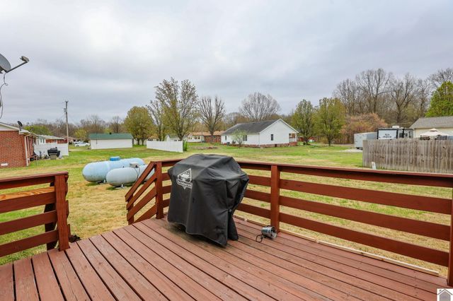 1825 Creekview Cv, Paducah, KY 42003