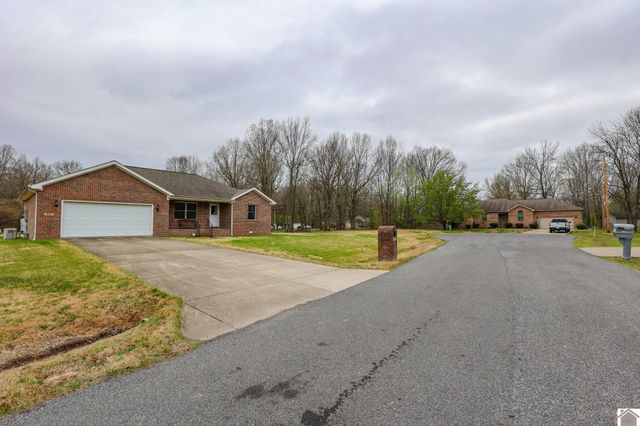 1825 Creekview Cv, Paducah, KY 42003