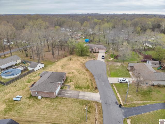 1825 Creekview Cv, Paducah, KY 42003