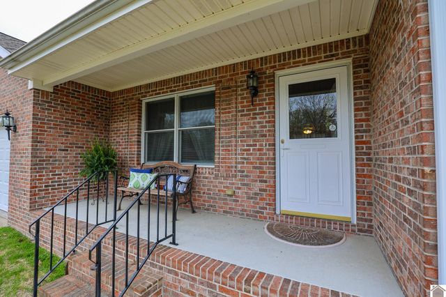 1825 Creekview Cv, Paducah, KY 42003