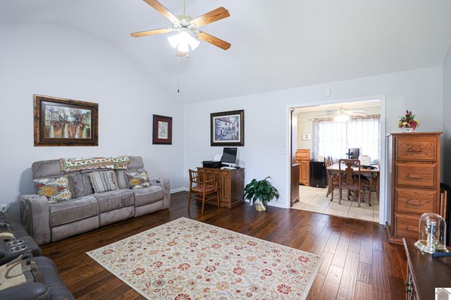 1825 Creekview Cv, Paducah, KY 42003