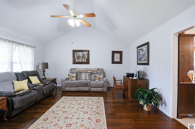 1825 Creekview Cv, Paducah, KY 42003