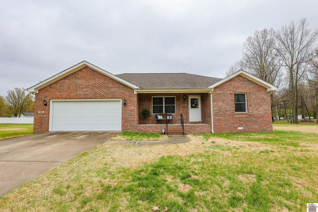 1825 Creekview Cv, Paducah, KY 42003
