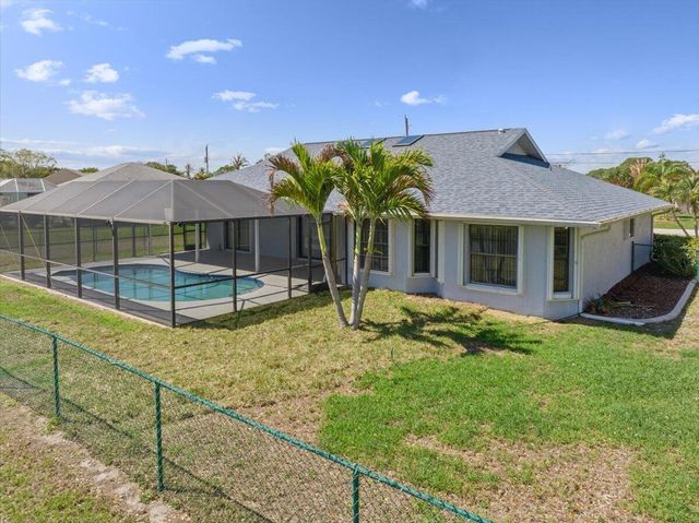 1902 SE Gaskins Circle, Port St. Lucie, Port St Lucie, FL 34952
