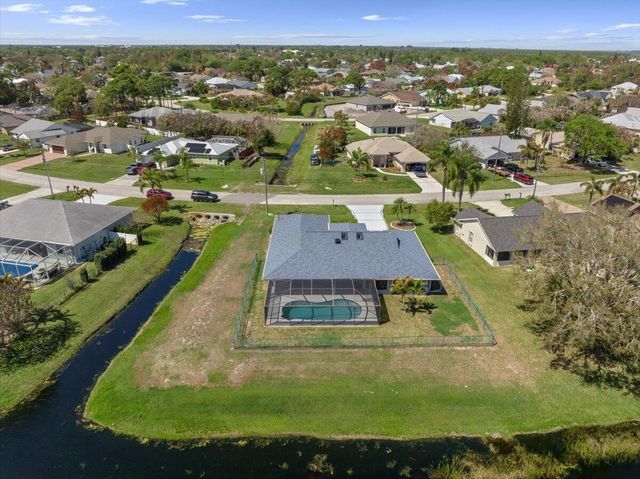 1902 SE Gaskins Circle, Port St. Lucie, Port St Lucie, FL 34952
