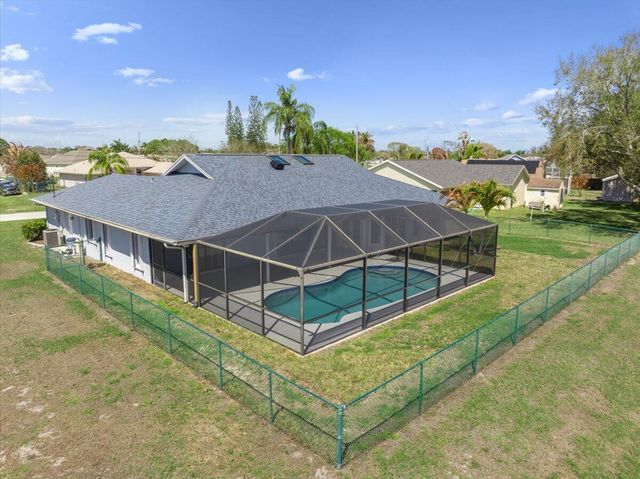1902 SE Gaskins Circle, Port St. Lucie, Port St Lucie, FL 34952