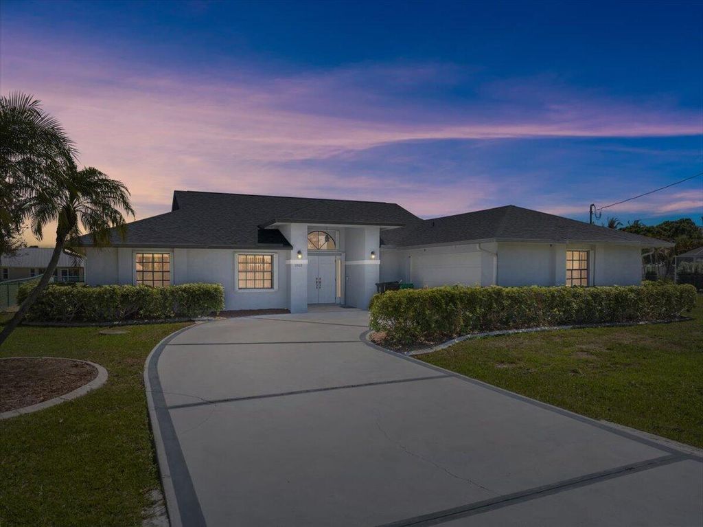 1902 SE Gaskins Circle, Port St. Lucie, Port St Lucie, FL 34952