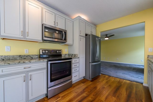 1370 NW 72nd Avenue, Ankeny, IA 50023