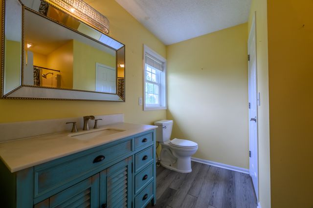 1370 NW 72nd Avenue, Ankeny, IA 50023