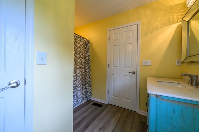 1370 NW 72nd Avenue, Ankeny, IA 50023