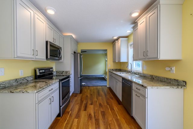 1370 NW 72nd Avenue, Ankeny, IA 50023