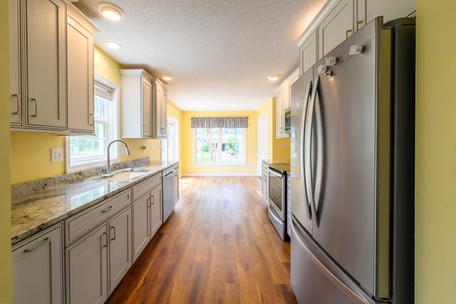1370 NW 72nd Avenue, Ankeny, IA 50023