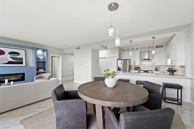 651 Bering Drive 303, Houston, TX 77057