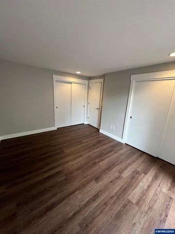 1815 S Skyline Ct, Salem, OR 97306