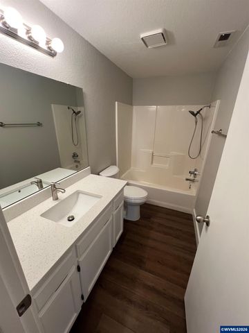 1815 S Skyline Ct, Salem, OR 97306