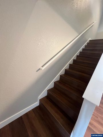 1815 S Skyline Ct, Salem, OR 97306