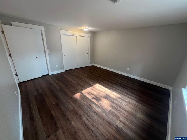 1815 S Skyline Ct, Salem, OR 97306