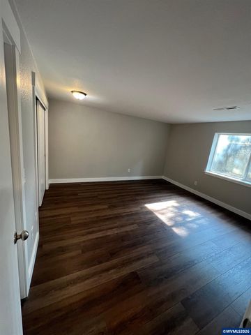 1815 S Skyline Ct, Salem, OR 97306