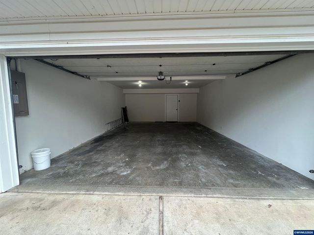 1815 S Skyline Ct, Salem, OR 97306