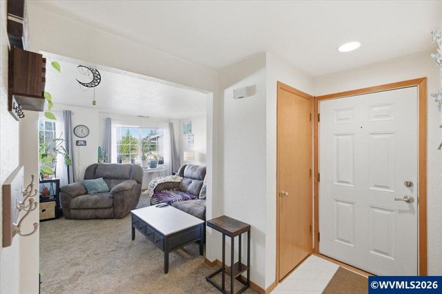 1815 S Skyline Ct, Salem, OR 97306