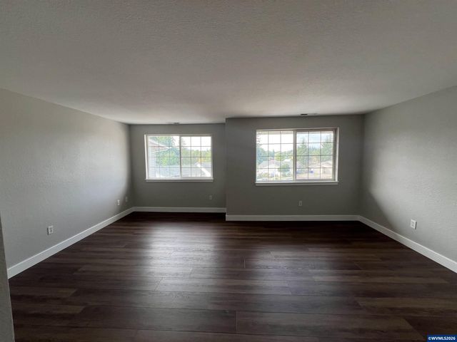 1815 S Skyline Ct, Salem, OR 97306