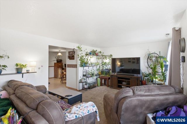 1815 S Skyline Ct, Salem, OR 97306