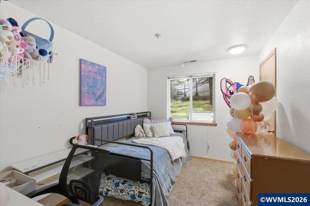 1815 S Skyline Ct, Salem, OR 97306