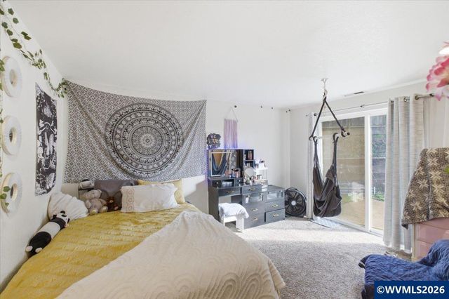 1815 S Skyline Ct, Salem, OR 97306