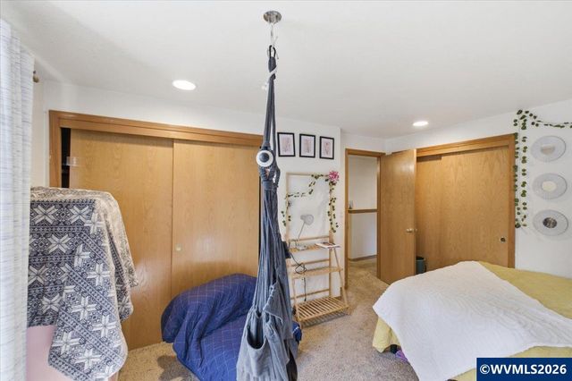 1815 S Skyline Ct, Salem, OR 97306