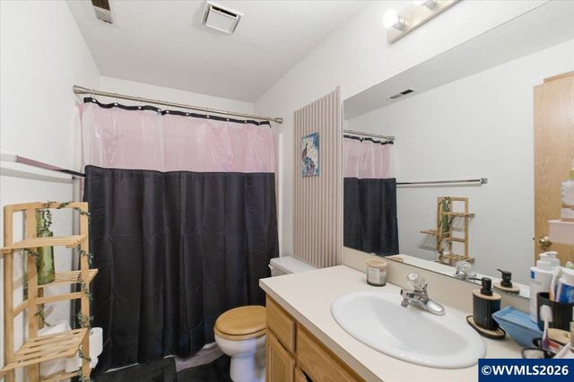 1815 S Skyline Ct, Salem, OR 97306