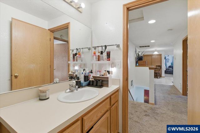 1815 S Skyline Ct, Salem, OR 97306