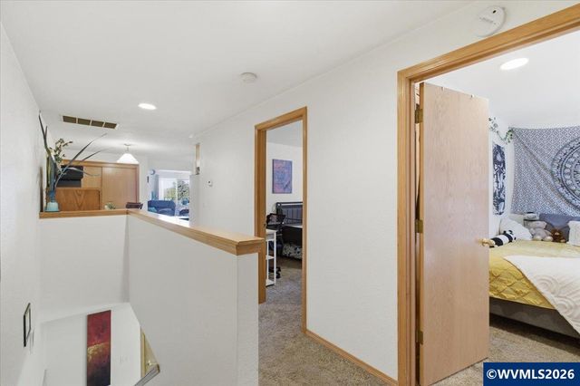 1815 S Skyline Ct, Salem, OR 97306