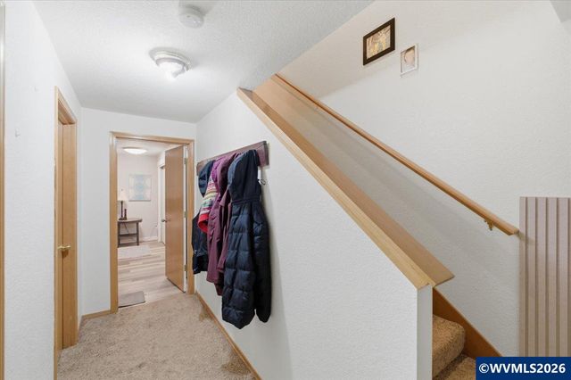 1815 S Skyline Ct, Salem, OR 97306