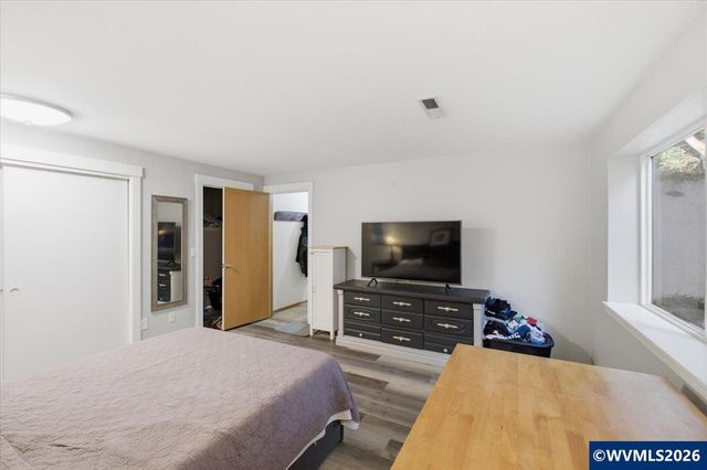 1815 S Skyline Ct, Salem, OR 97306