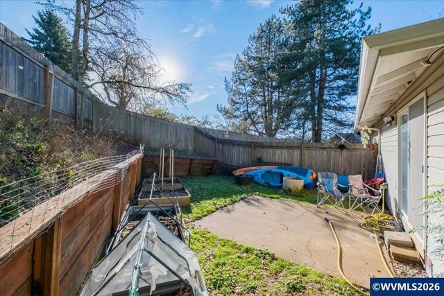 1815 S Skyline Ct, Salem, OR 97306