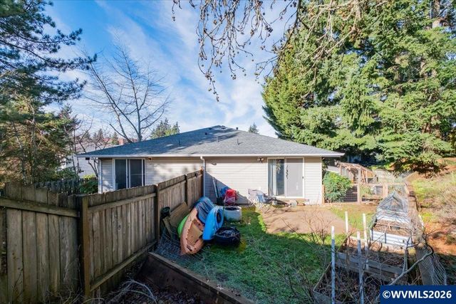 1815 S Skyline Ct, Salem, OR 97306